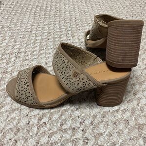 TOMMY HILFIGER CHUNKY HEEL - SIZE 8